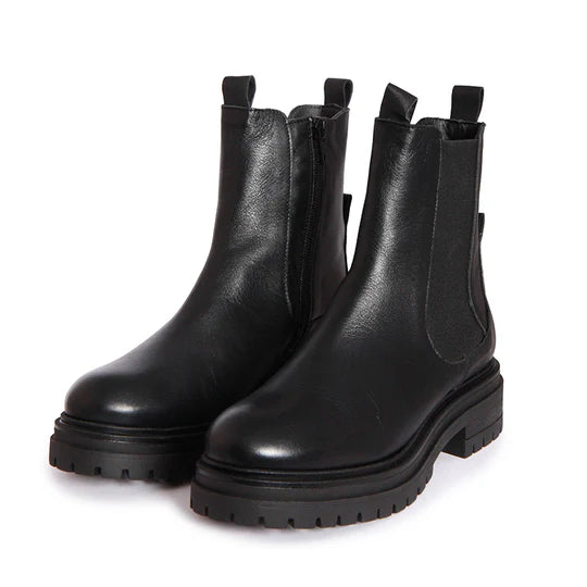 CHELSEA SOFT LEATHER BLACK ANKLE BOOTS