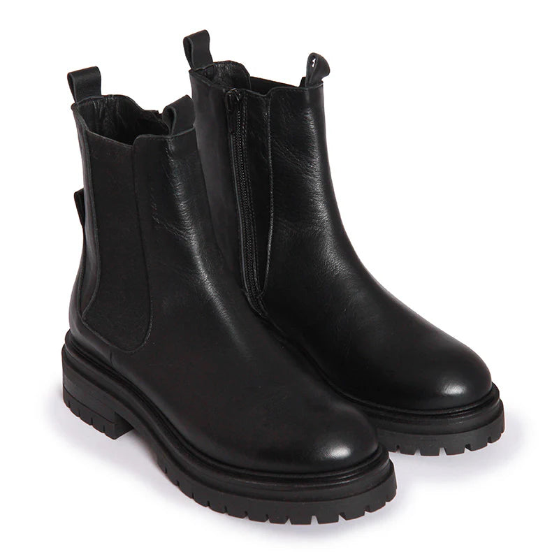 CHELSEA SOFT LEATHER BLACK ANKLE BOOTS