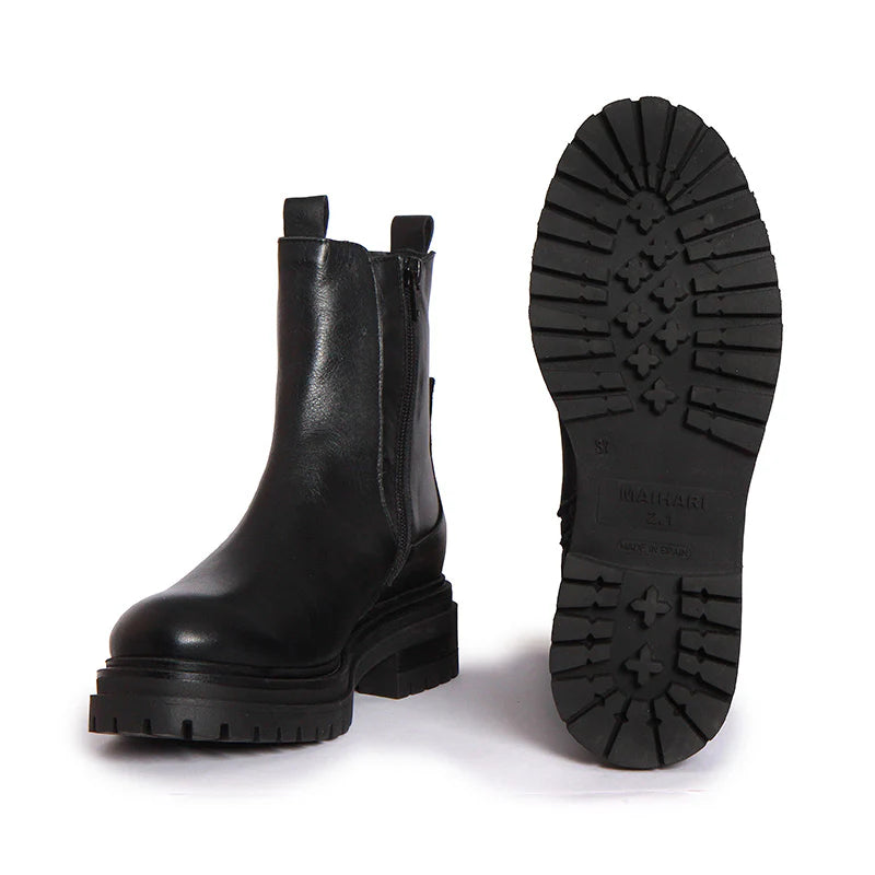 CHELSEA SOFT LEATHER BLACK ANKLE BOOTS