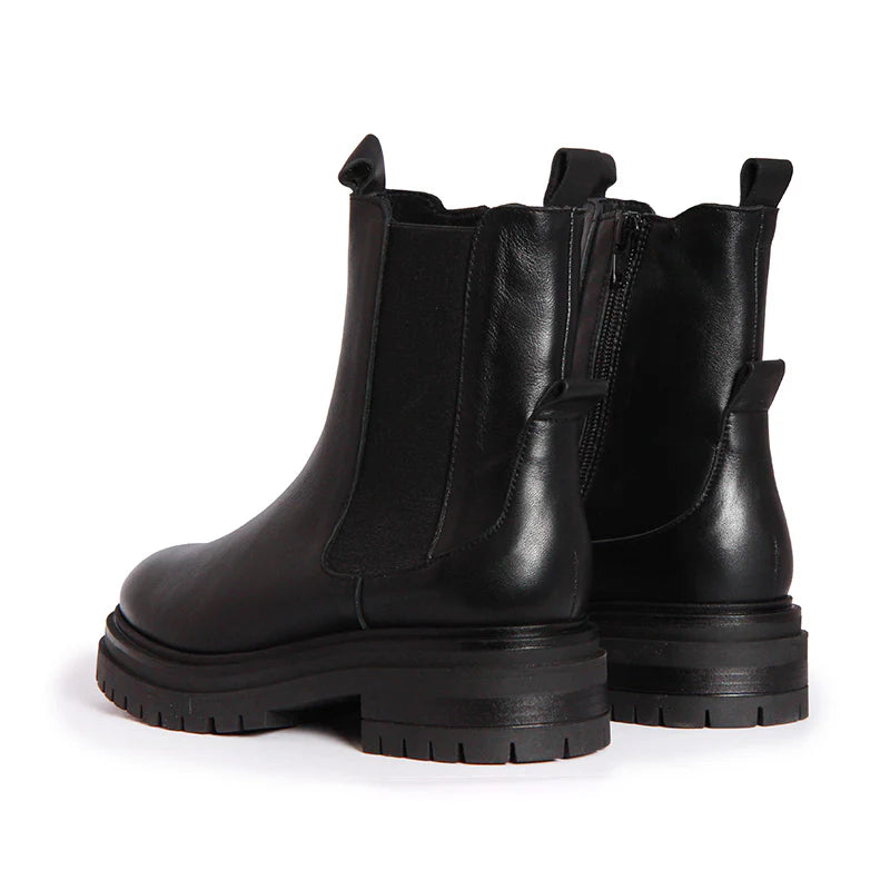 CHELSEA SOFT LEATHER BLACK ANKLE BOOTS