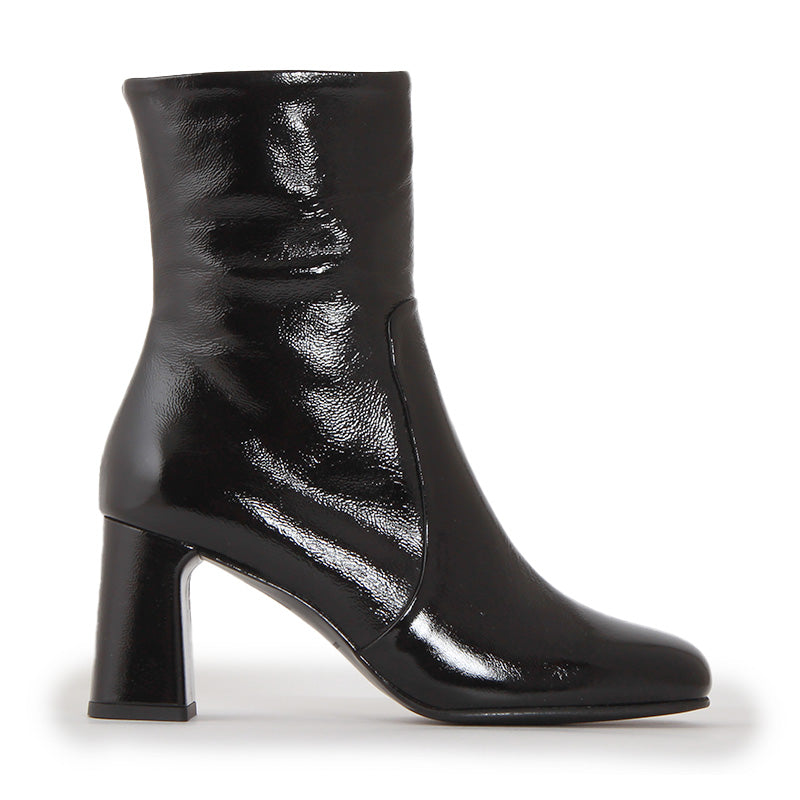 CHIE SOFT SHINY BLACK ANKLE BOOTS
