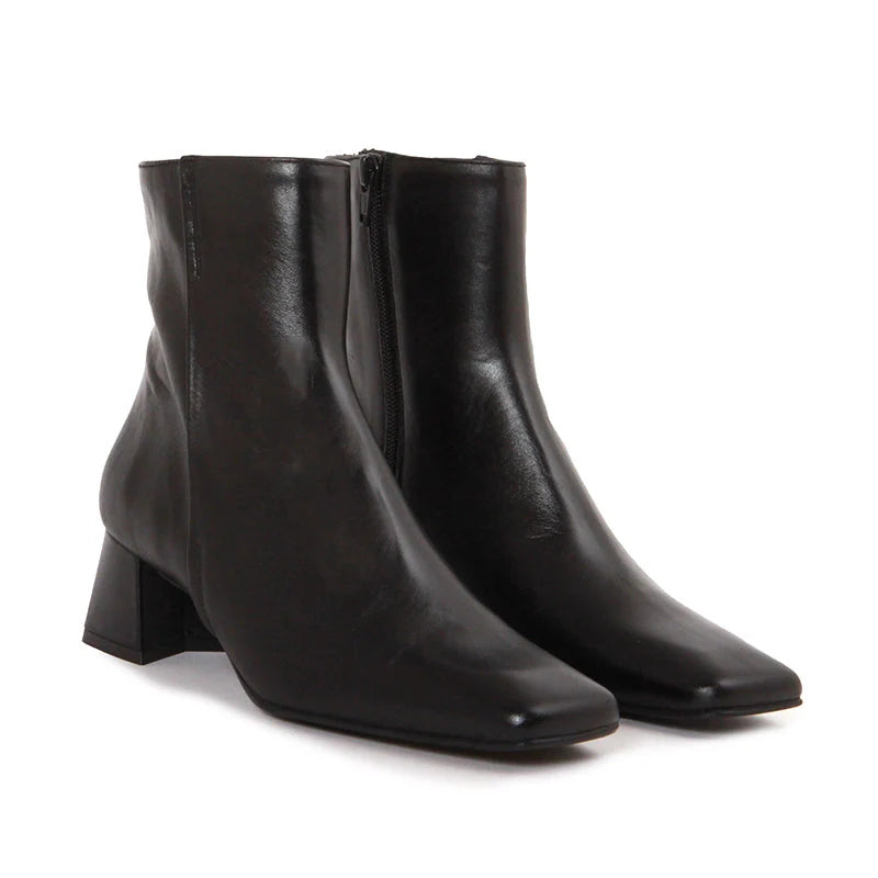 AMARA SOFT BLACK ANKLE BOOTS