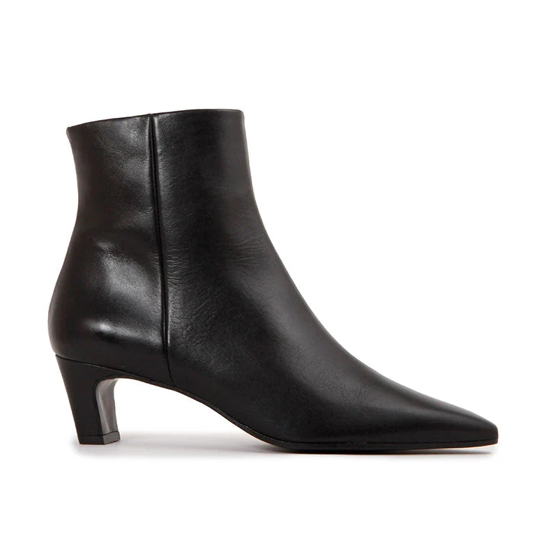 ELIZA II SOFT BLACK ANKLE BOOTS